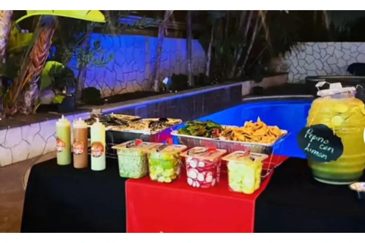 Ago  taquizas  o pupusas para image 1