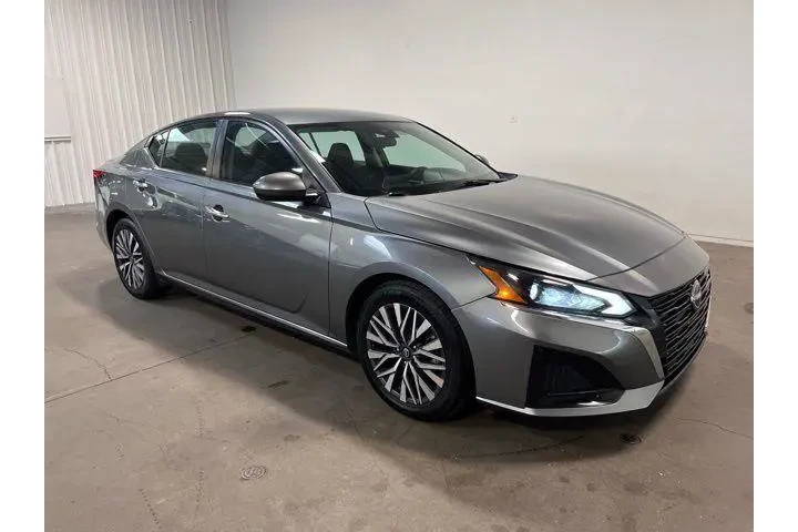 $17460 : Nissan Altima 2023 2.5 SV 4d image 1