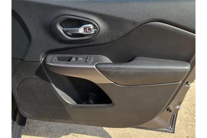 $18951 : Jeep Cherokee 2019 4x4 Limit image 9