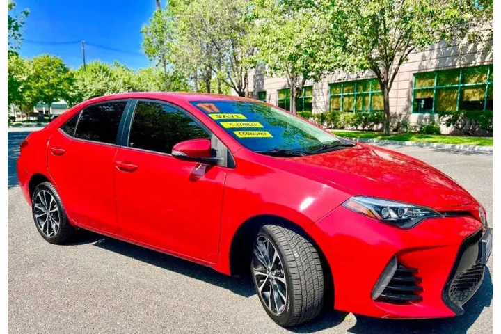 $15995 : 2017 Corolla SE image 4