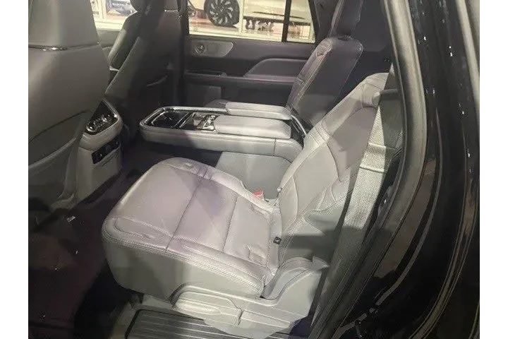 $37251 : Lincoln Navigator L 2020 4x4 image 10