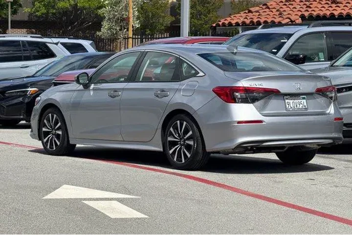 $26888 : Honda Civic 2024 EX 4dr Seda image 5