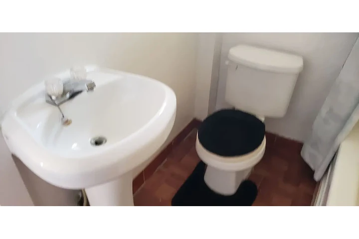 $800 : Charming 2 Bedroom, 1 Bath image 6