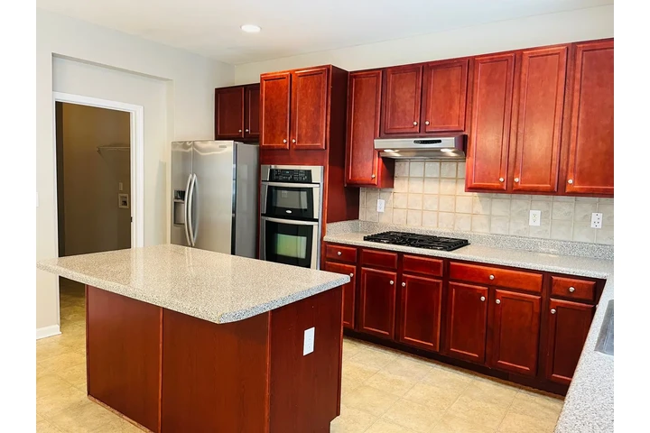 $1295 : CASA EN ALQUILER image 6