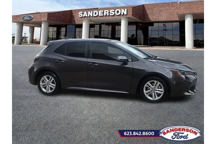 $17888 : Toyota Corolla Hatchback 202 image 2