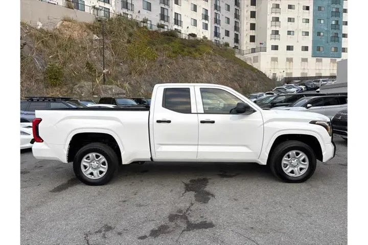 $39988 : Toyota Tundra 2025 4x4 SR 4d image 7