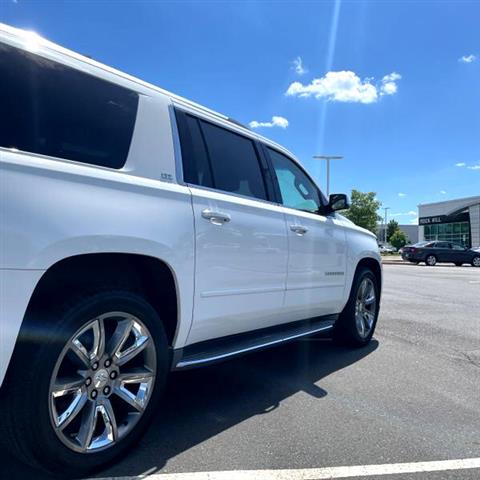 2015 Suburban LTZ 2WD image 4