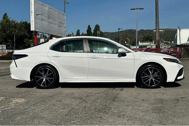 $23405 : Toyota Camry 2024 SE 4dr Sed image 3