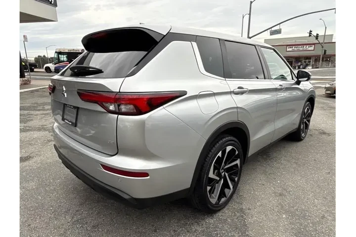 $27875 : Mitsubishi Outlander 2024 SE image 8