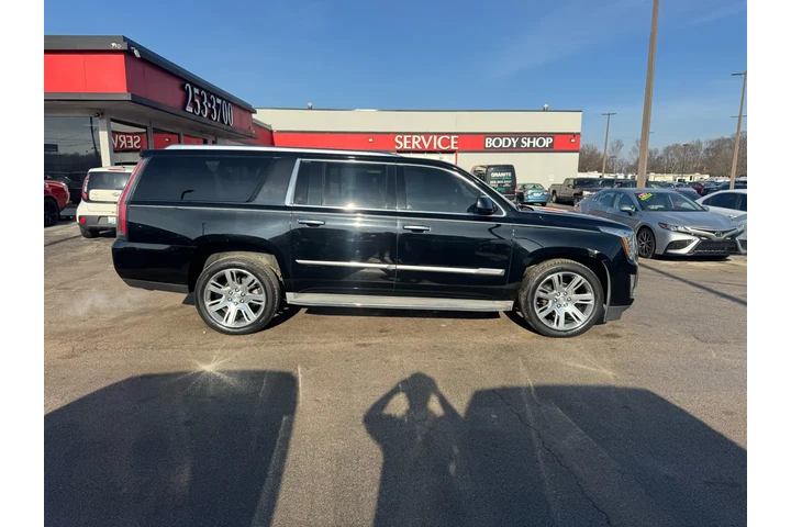 $13980 : 2015 Escalade ESV 4WD 4dr Lux image 1