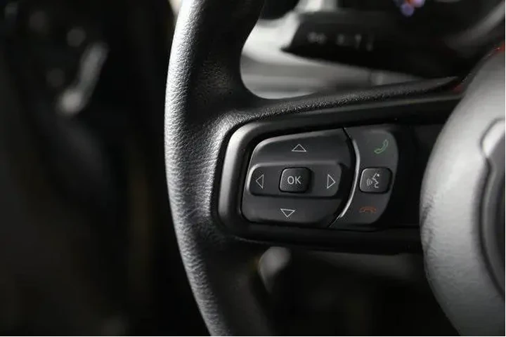 $33912 : Jeep Wrangler 2025 4x4 Sport image 4