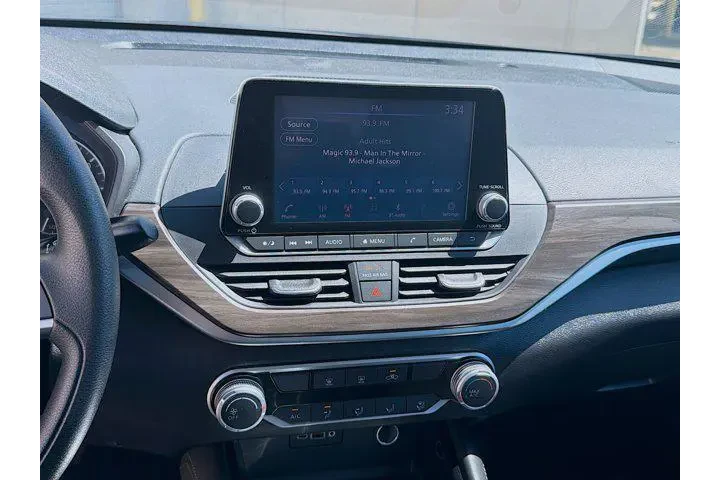 $14423 : Nissan Altima 2023 2.5 SV 4d image 10