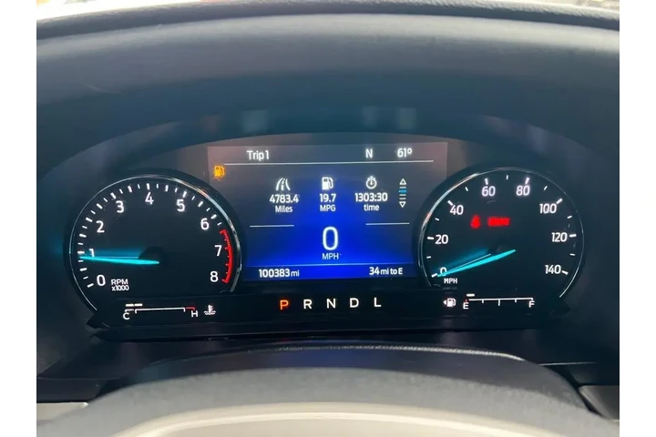 2022 Explorer XLT image 10