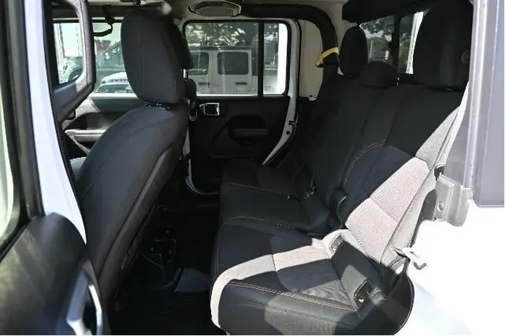 $37988 : Jeep Gladiator 2021 4x4 Moja image 6