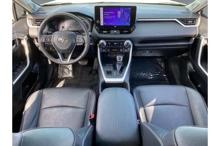 $35484 : Toyota RAV4 2024 AWD XLE Pre image 10