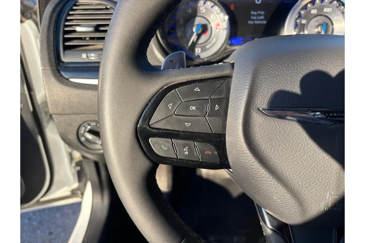 2023 300 300 S image 9