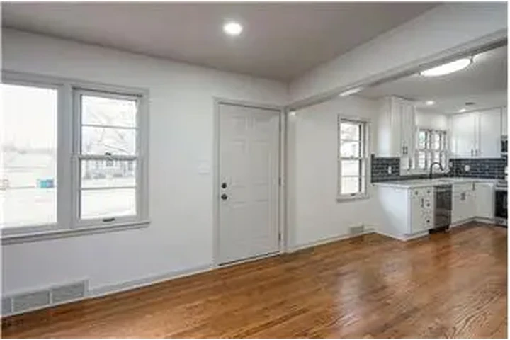 $1150 : Rental property with 2 bedro image 3