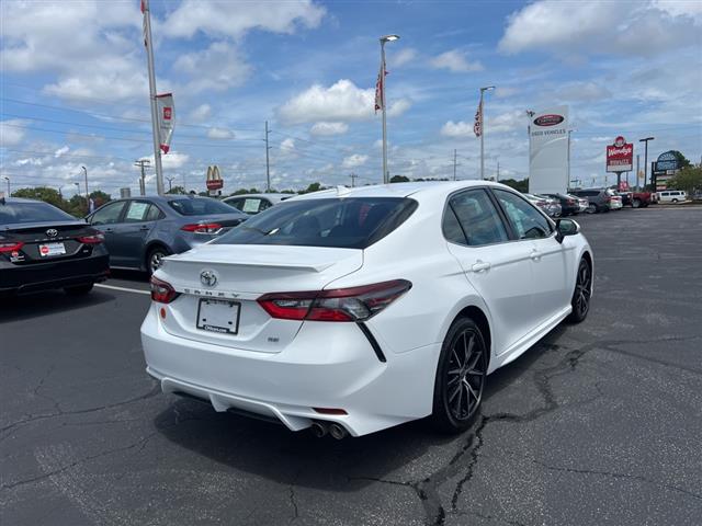 $24390 : PRE-OWNED 2022 TOYOTA CAMRY SE image 7