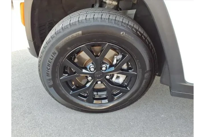 $31987 : Jeep Grand Cherokee L 2024 4 image 9