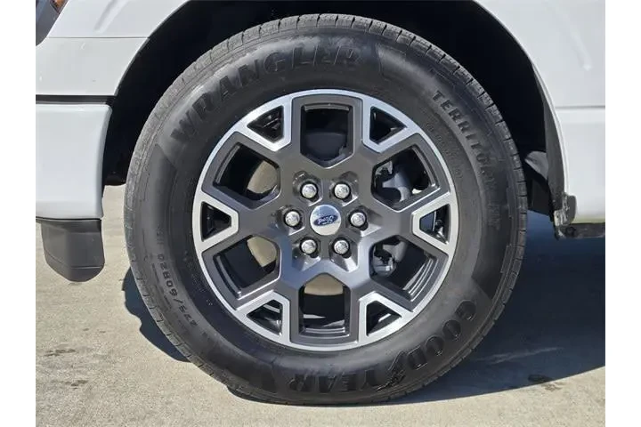 $38961 : Ford F-150 2024 4x2 STX 4dr image 8