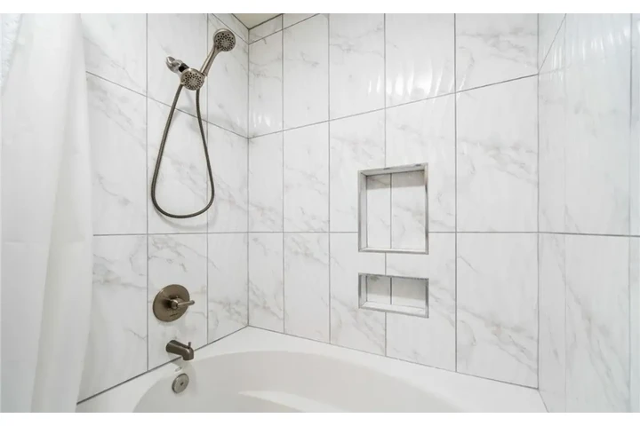 $1900 : 2 Bedroom Apt in Central LA image 9