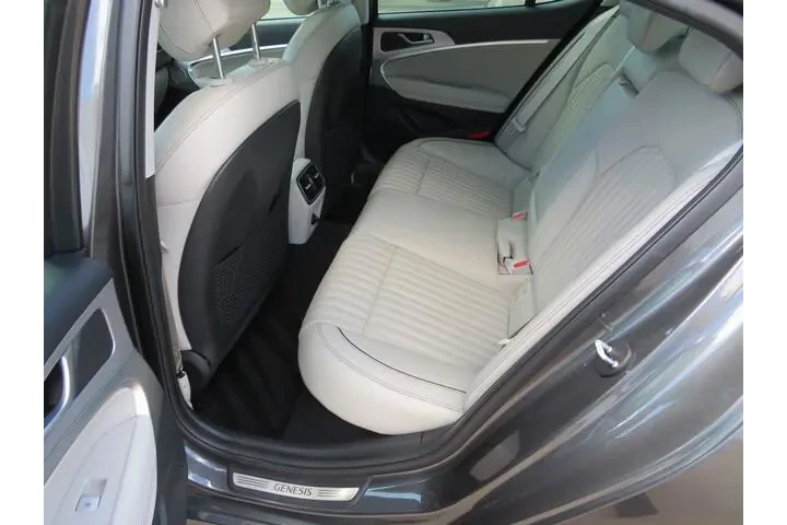 $31991 : Genesis G70 2020 AWD 3.3T 4d image 7