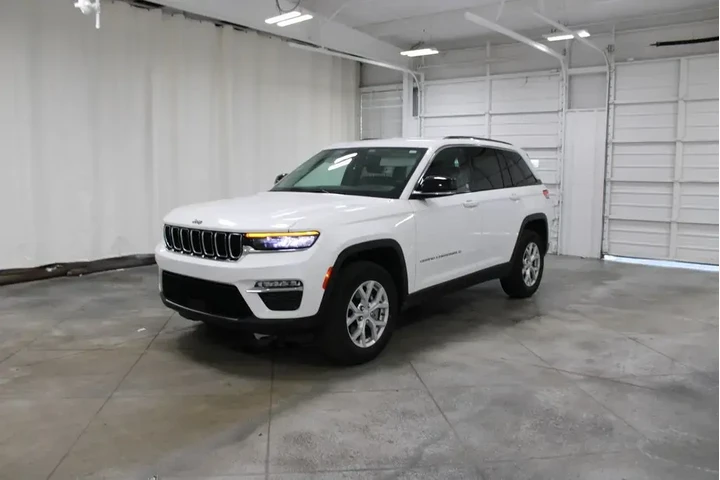 $26000 : Jeep Grand Cherokee 2023 4x2 image 3