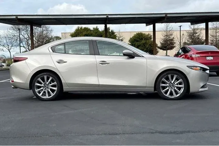 $19250 : Mazda Mazda3 Sedan 2023 2.5 image 10
