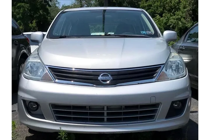 $4999 : 2010 Versa image 3