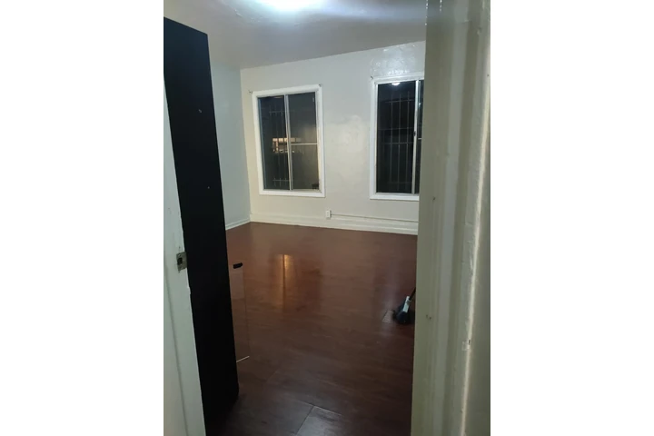 $1100 : Cuarto grande melrose y wester image 1