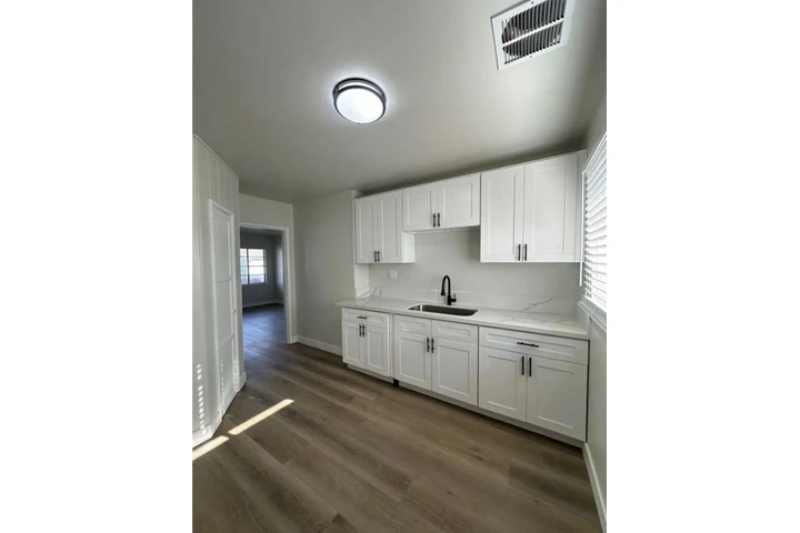 $1520 : 1 Bedroom Apt in Hawthorne image 7