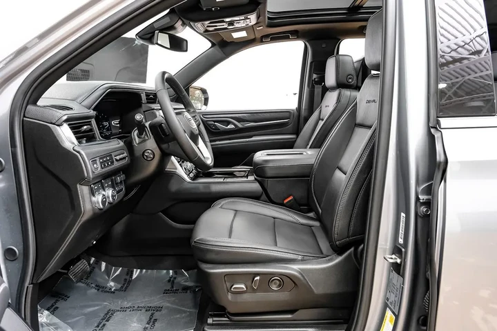 $73790 : 2024 Yukon XL Denali image 5