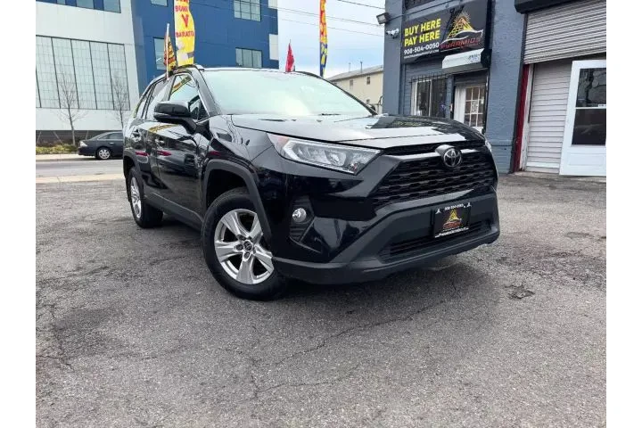 2021 TOYOTA RAV42021 TOYOTA R image 4