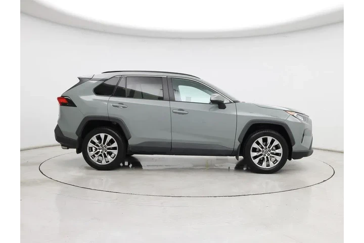 $25998 : Toyota RAV4 2020 XLE Premium image 7