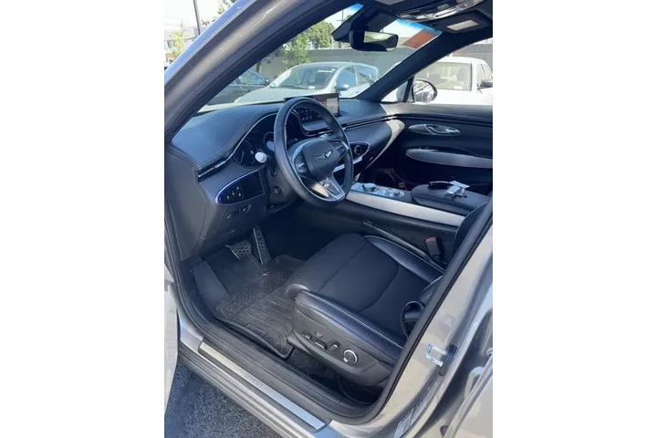 $35900 : Genesis GV70 2023 AWD 2.5T S image 6