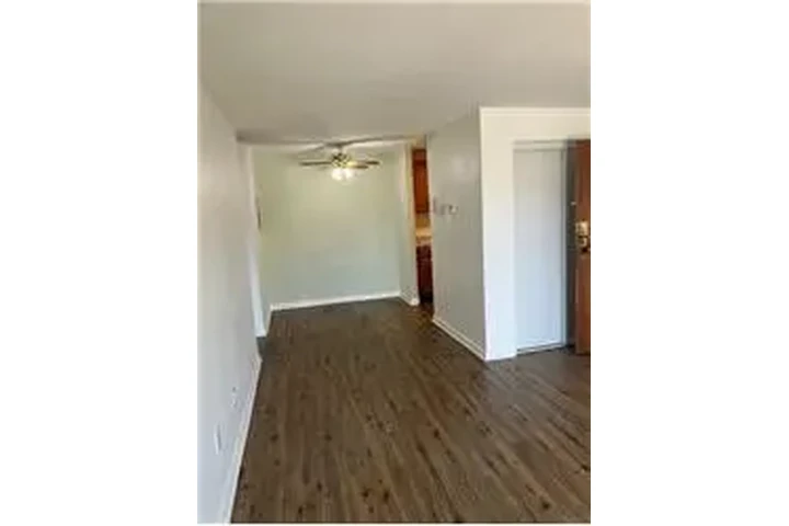 $2200 : Rental property with 1 bedro image 5