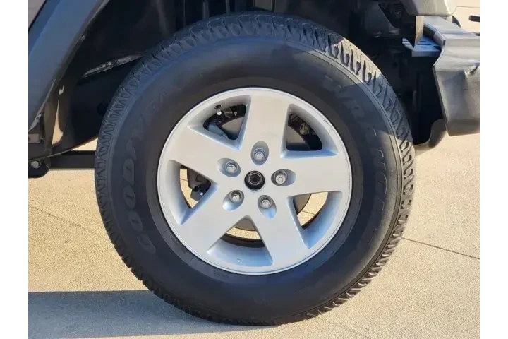 $15875 : Jeep Wrangler Unlimited 2016 image 10