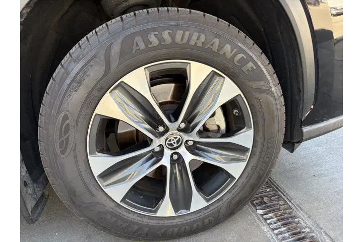 $35881 : Toyota Highlander Hybrid 202 image 3