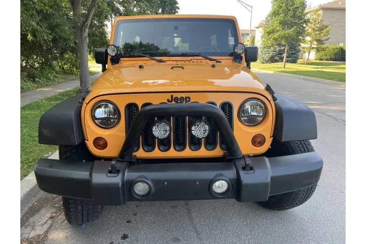 $13995 : 2012 Wrangler Unlimited Sahara image 3