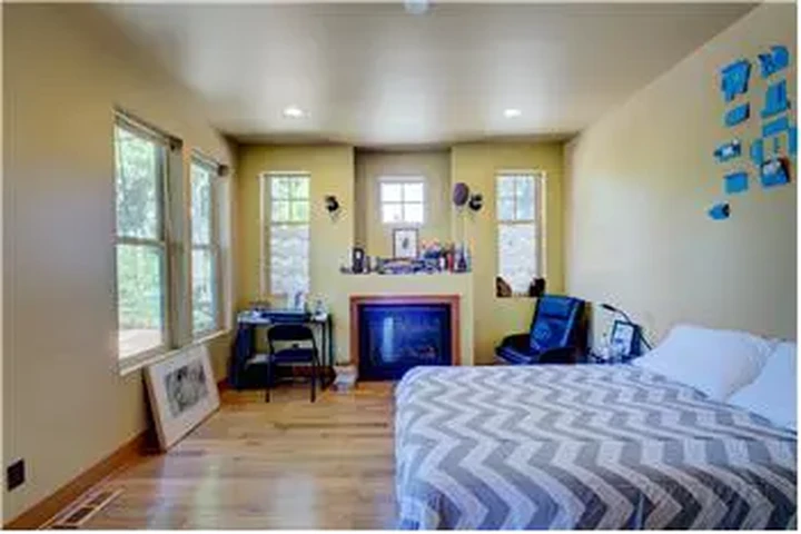$1150 : Rental property with 1 bedro image 4