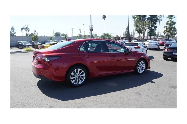 $24984 : 2023 Camry LE image 6
