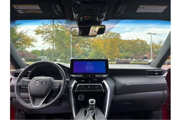 $40000 : Gold Certified2023 Venza Nigh image 4