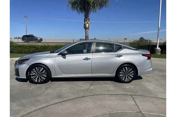 $18999 : Nissan Altima 2023 2.5 SV 4d image 5