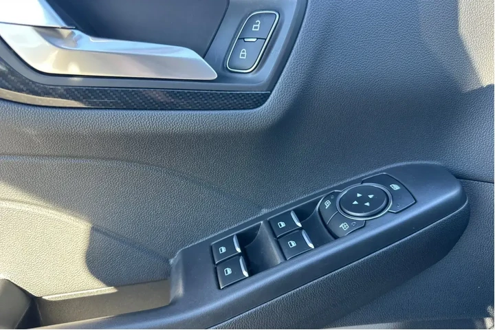 $33500 : Ford Escape Hybrid 2025 ST-L image 10