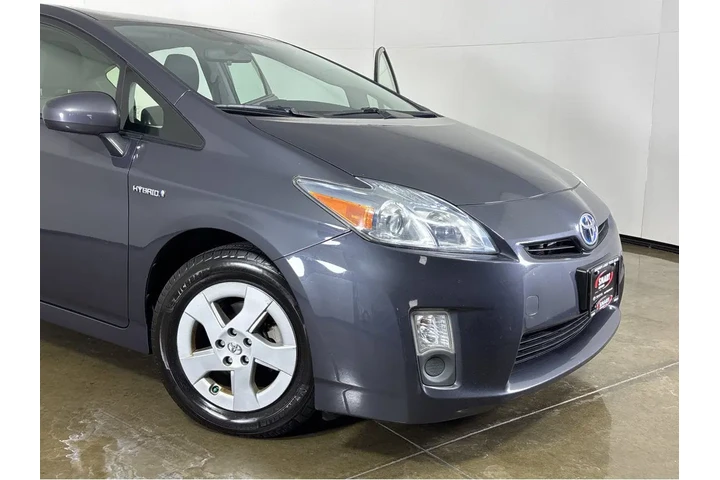 $8000 : 2011 Prius TWO image 6