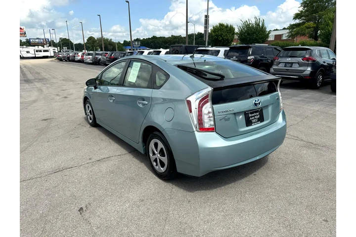 $5890 : 2012 Prius 5dr HB Three (Natl) image 4