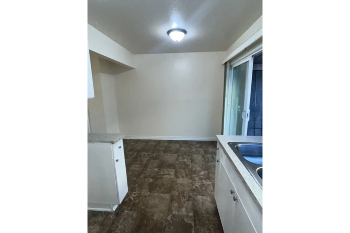 $2400 : RENTO APTO 2 CUARTOS LYNWOOD image 5