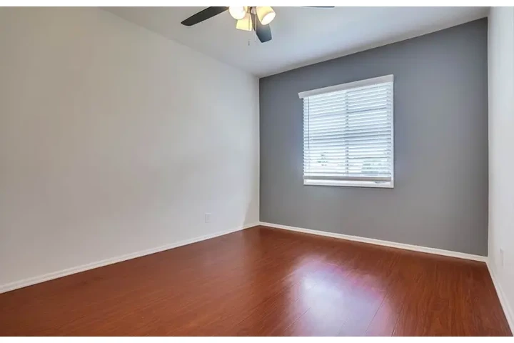 $1985 : 2 Bed apartment in Koreatown image 2