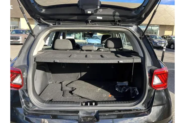 $18755 : Hyundai VENUE 2023 SEL 4dr C image 6