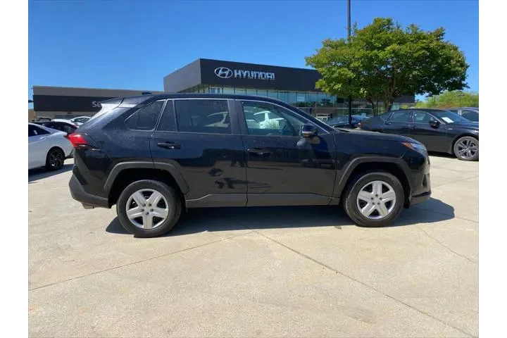 $29820 : Toyota RAV4 2025 AWD LE 4dr image 7